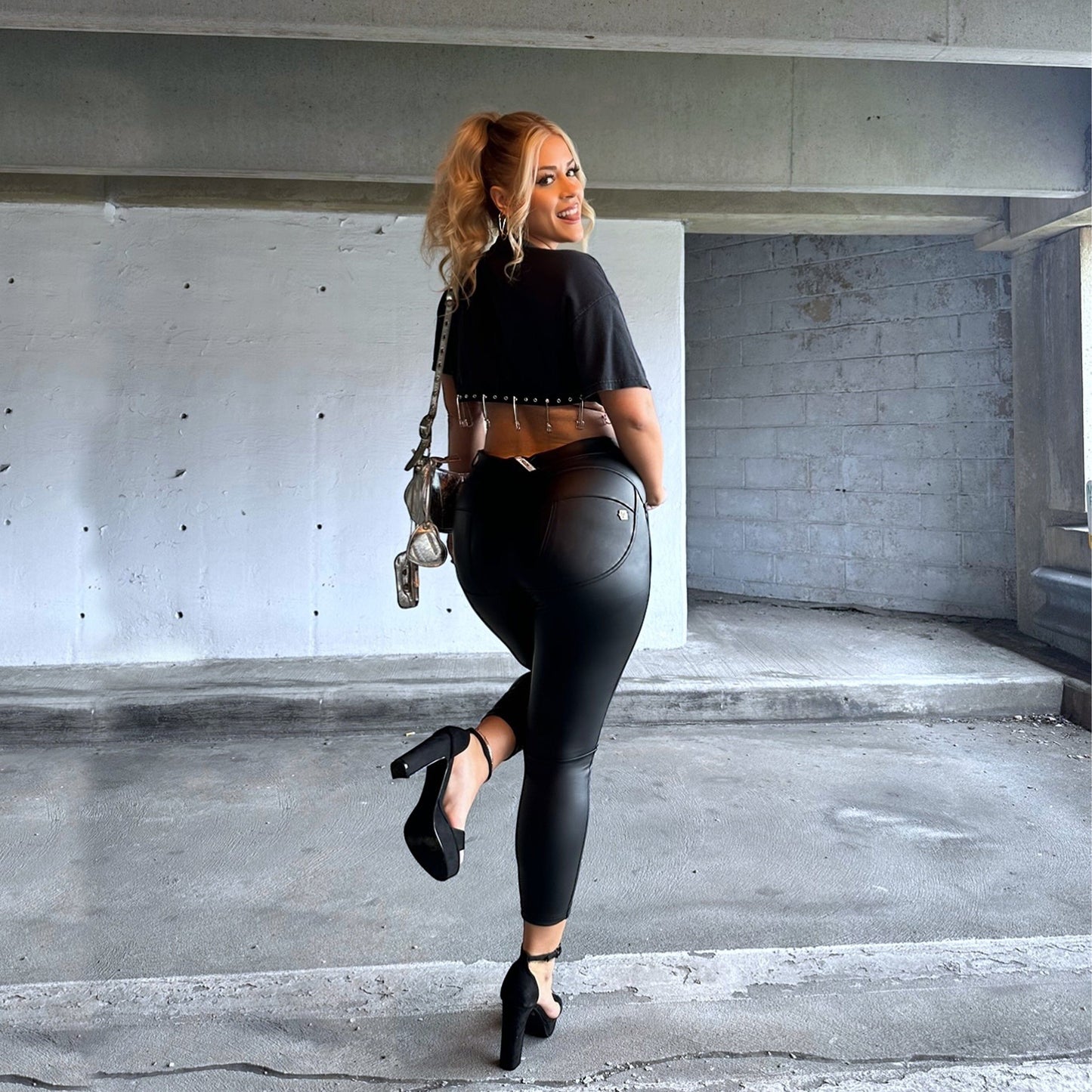 WR.UP® Curvy Faux Leather - High Waisted - 7/8 Length - Black