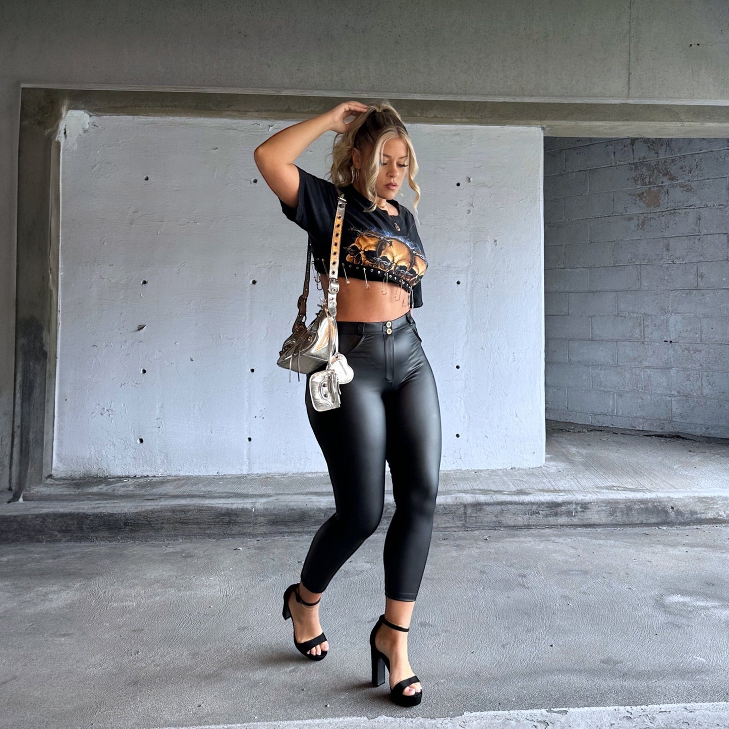 WR.UP® Curvy Faux Leather - High Waisted - 7/8 Length - Black