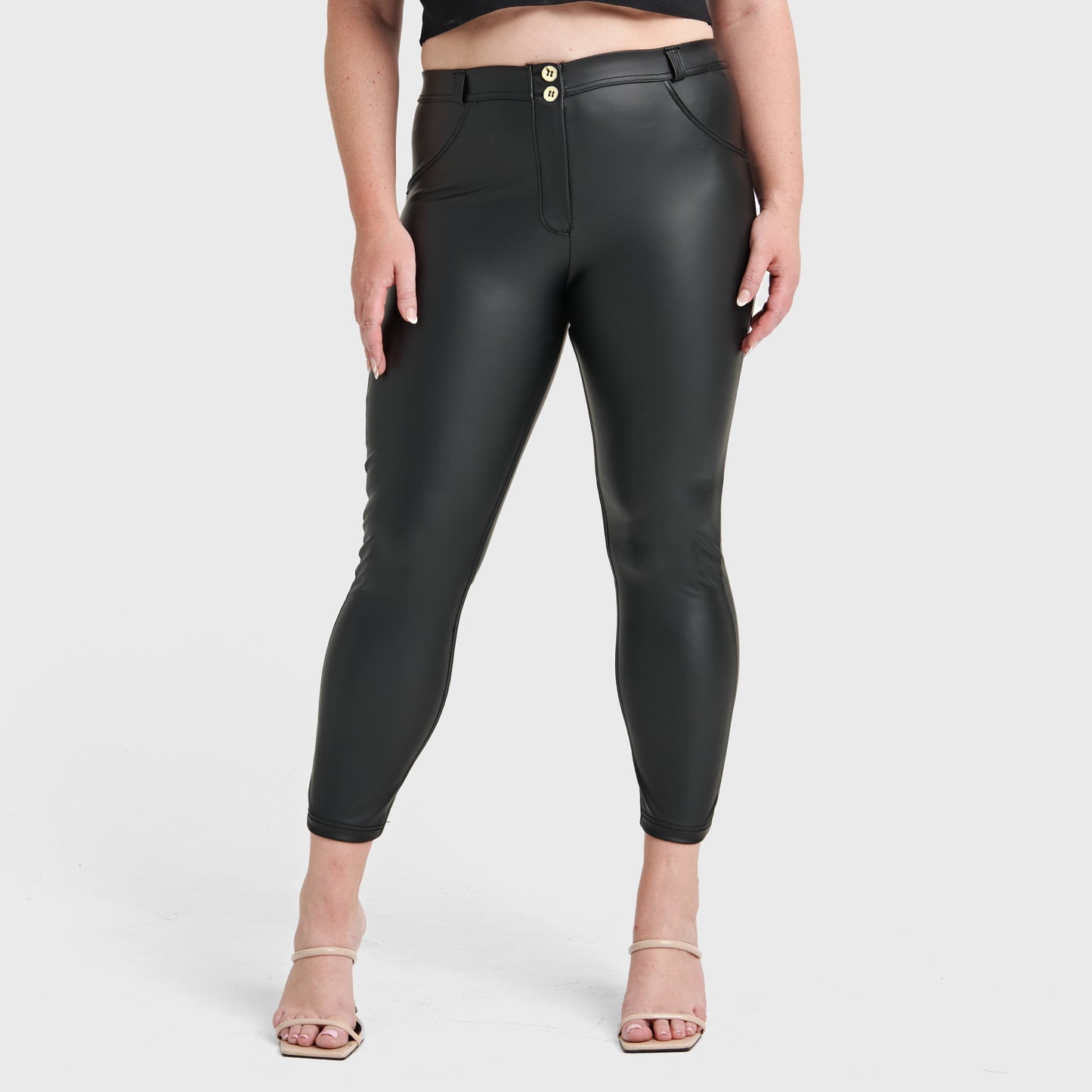 WR.UP® Curvy Faux Leather - High Waisted - 7/8 Length - Black