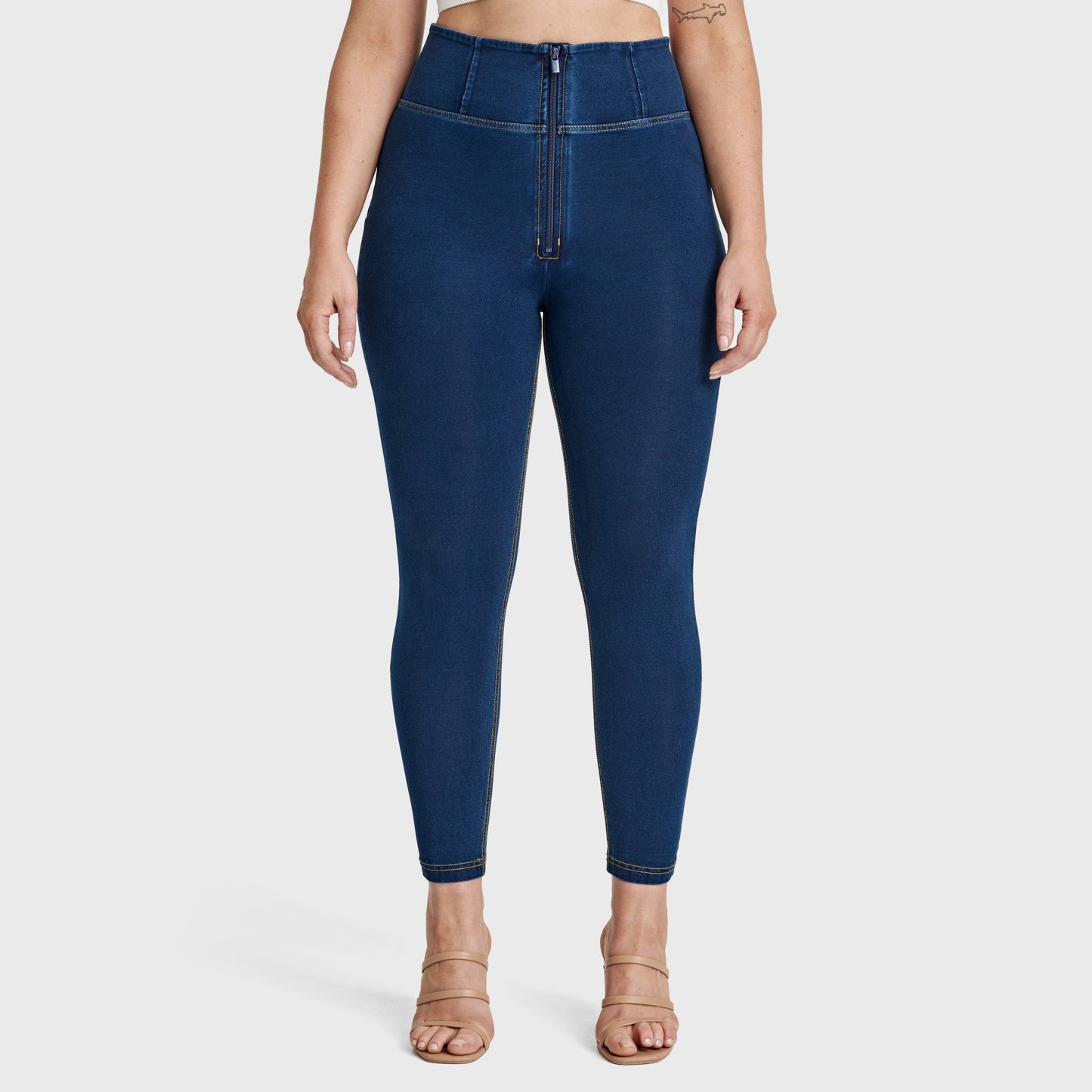 WR.UP® Curvy Denim - Zip High Waisted - 7/8 Length - Dark Blue + Yellow Stitching