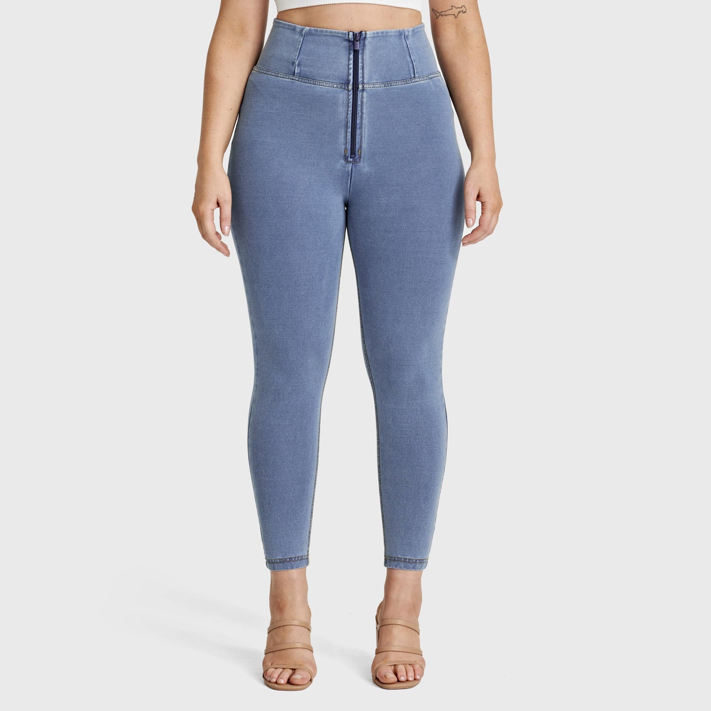 WR.UP® Curvy Denim - Zip High Waisted - 7/8 Length - Light Blue + Yellow Stitching