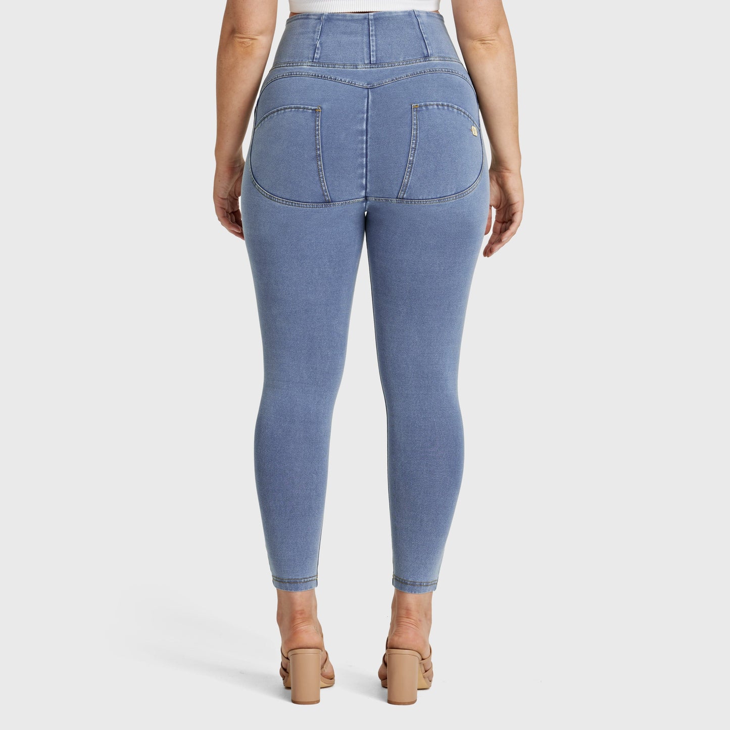 WR.UP® Curvy Denim - Zip High Waisted - 7/8 Length - Light Blue + Yellow Stitching