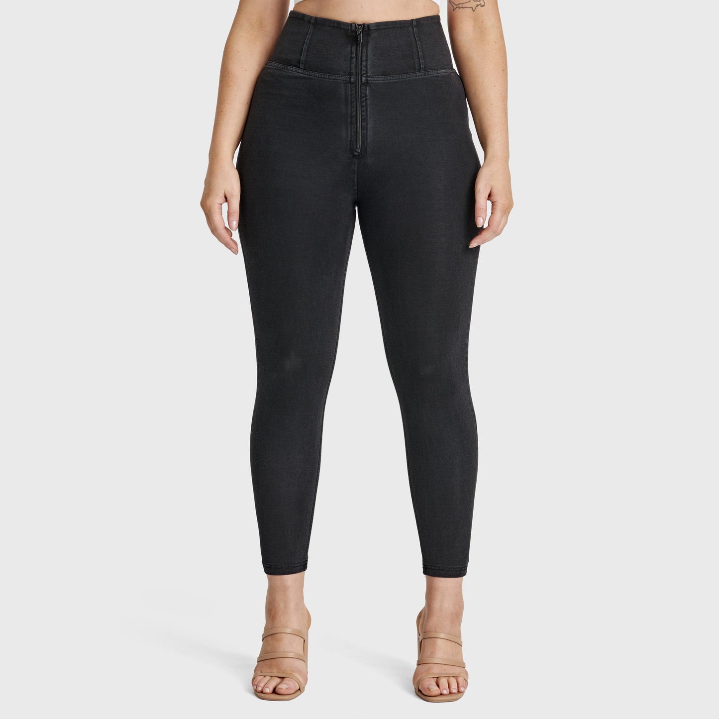 WR.UP® Curvy Denim - Zip High Waisted - 7/8 Length - Black + Black Stitching