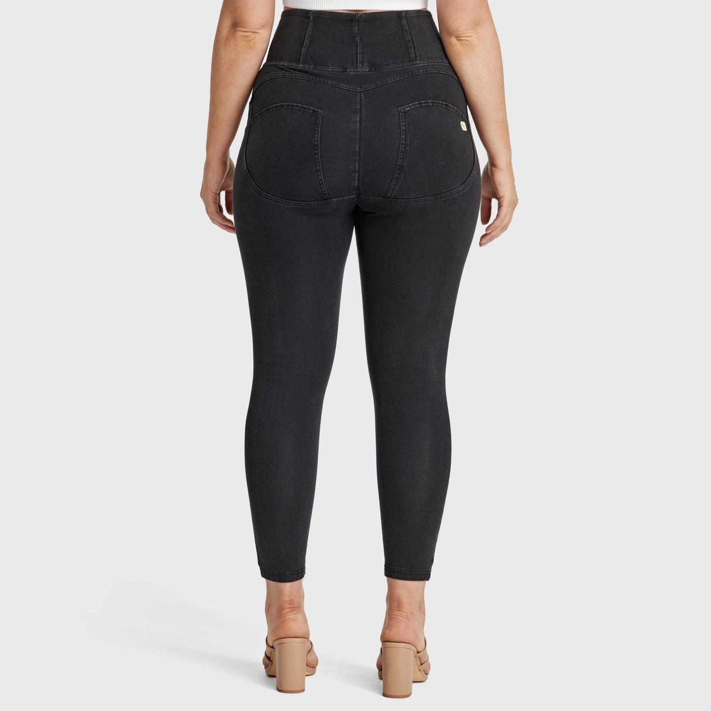 WR.UP® Curvy Denim - Zip High Waisted - 7/8 Length - Black + Black Stitching