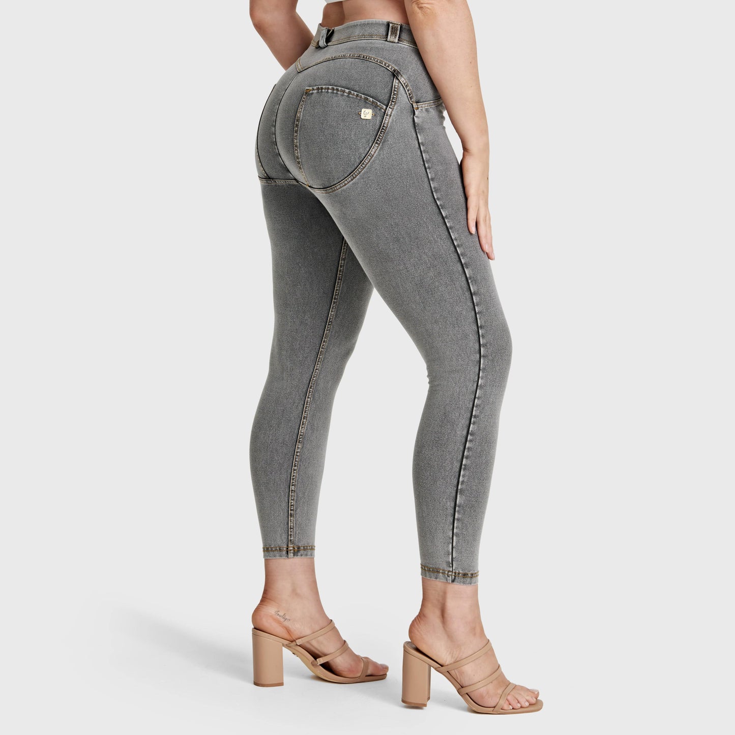 WR.UP® Curvy Denim - High Waisted - 7/8 Length - Grey + Yellow Stitching