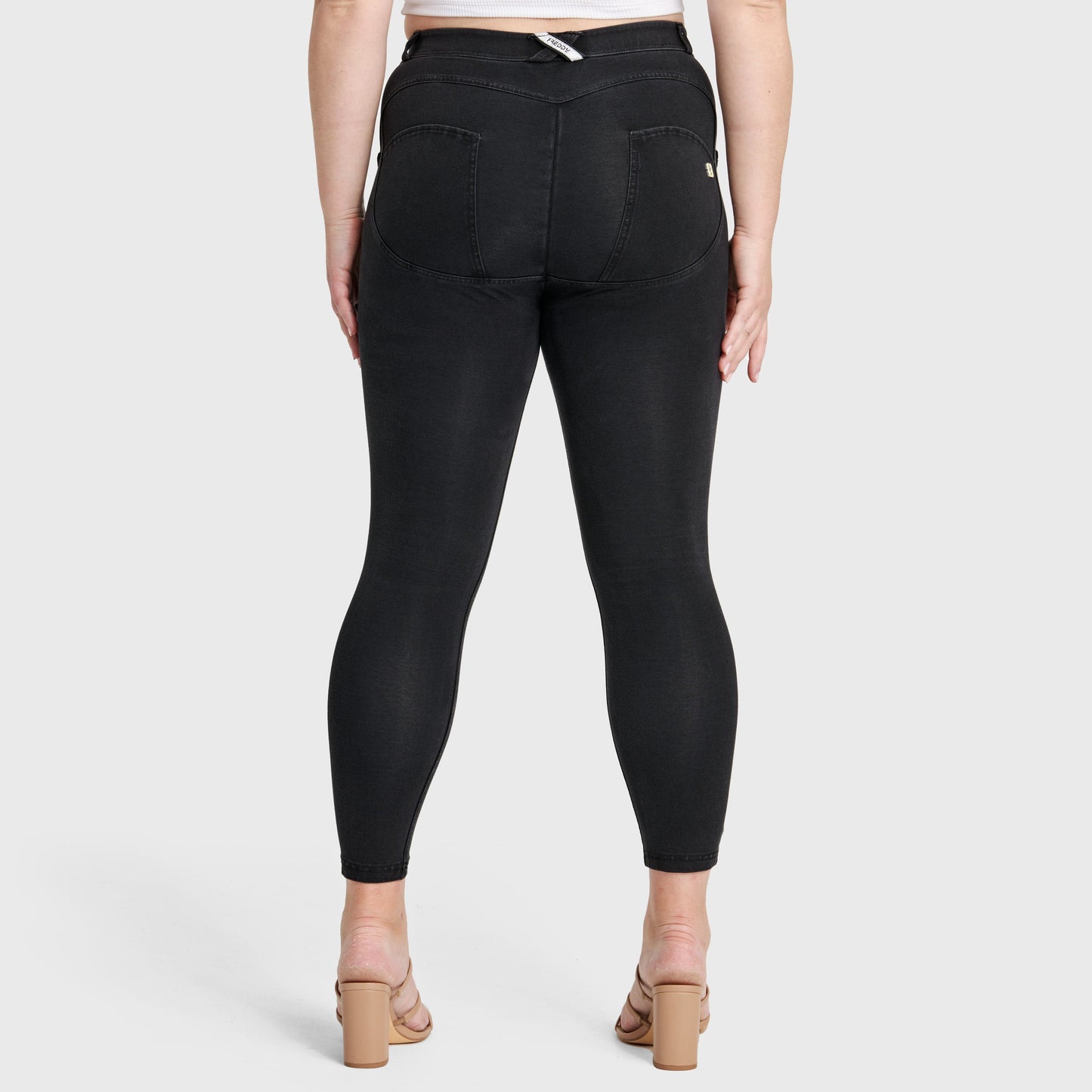 WR.UP® Curvy Denim - High Waisted - 7/8 Length - Black + Black Stitching