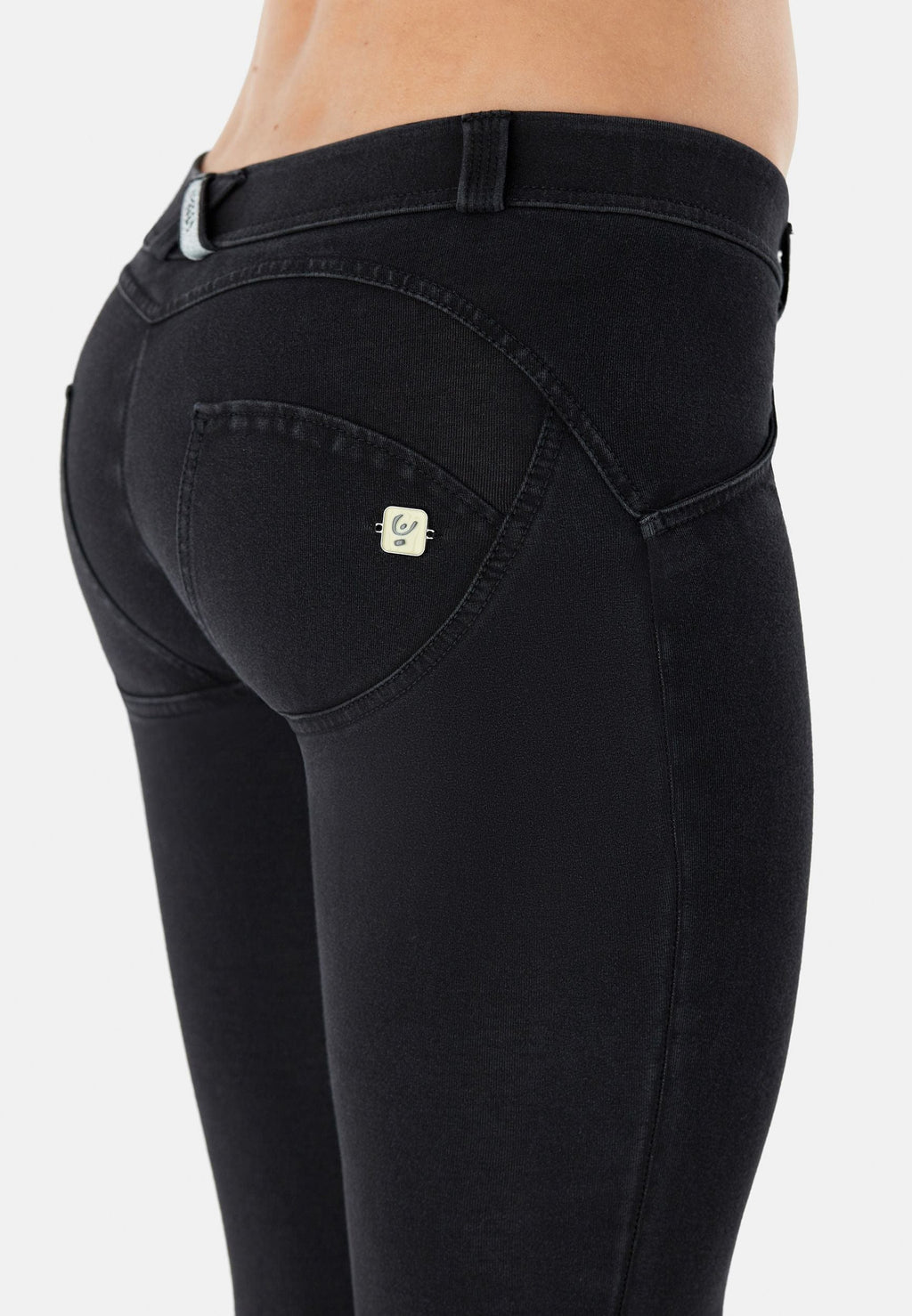جينز WR.UP® - خصر منخفض - طول كامل - أسود + خياطة سوداء