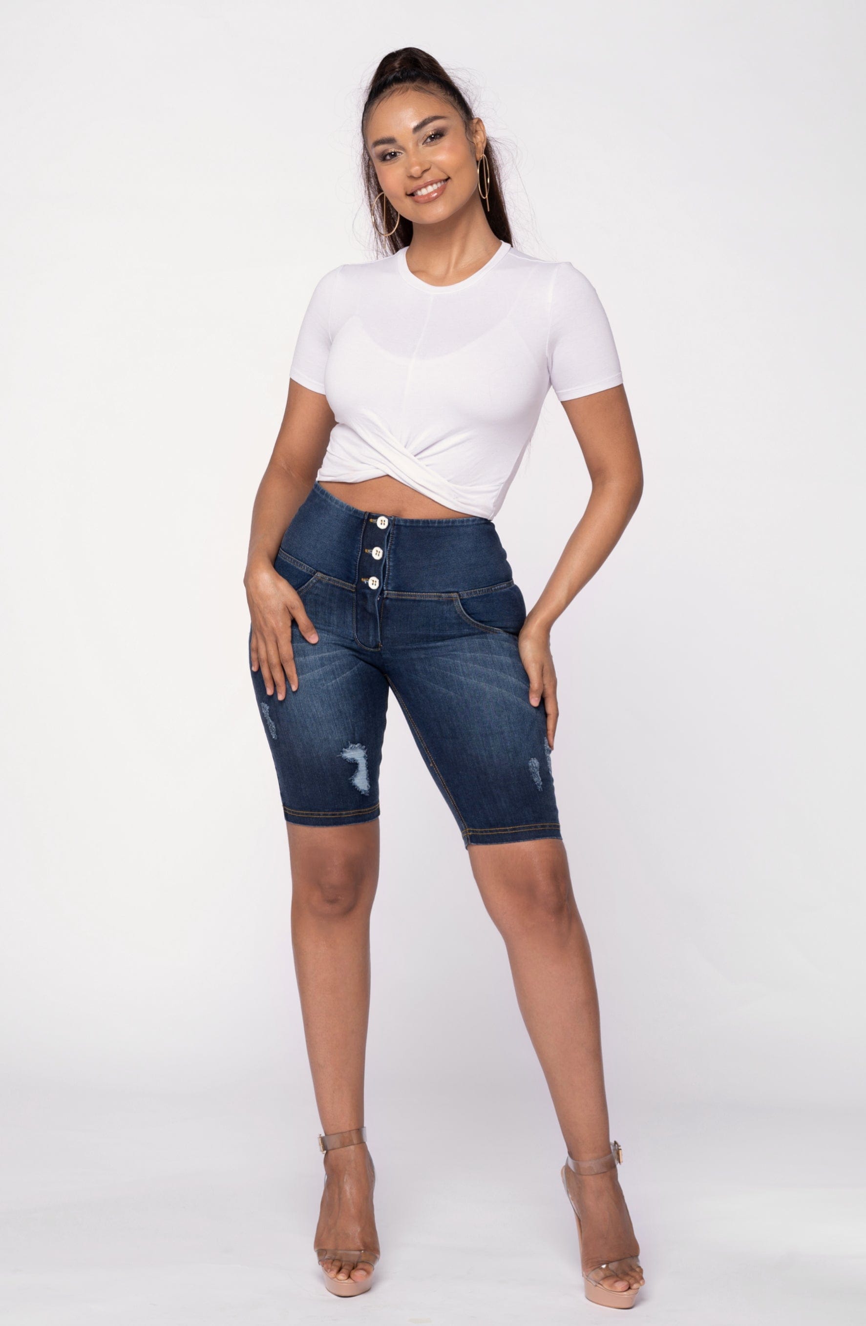 شورت جينز ممزق من WR.UP® - خصر عالٍ - شورت رياضي - أزرق داكن + خياطة صفراء