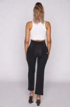 جينز WR.UP® - خصر مرتفع - تصميم واسع من الأسفل - أسود مع خياطة سوداء