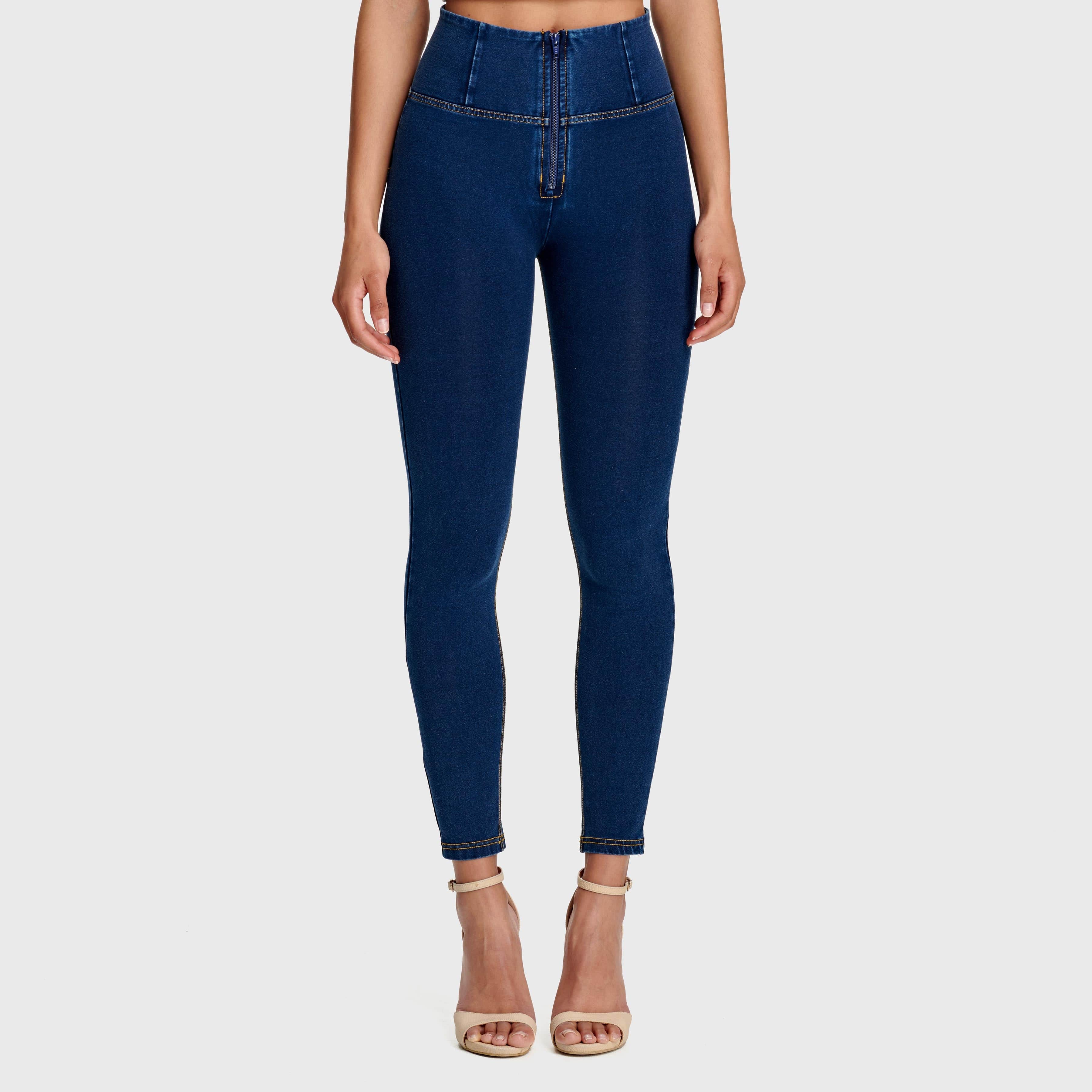 بنطال جينز WR.UP® - خصر مرتفع - طول 7/8 - أزرق داكن مع خياطة صفراء