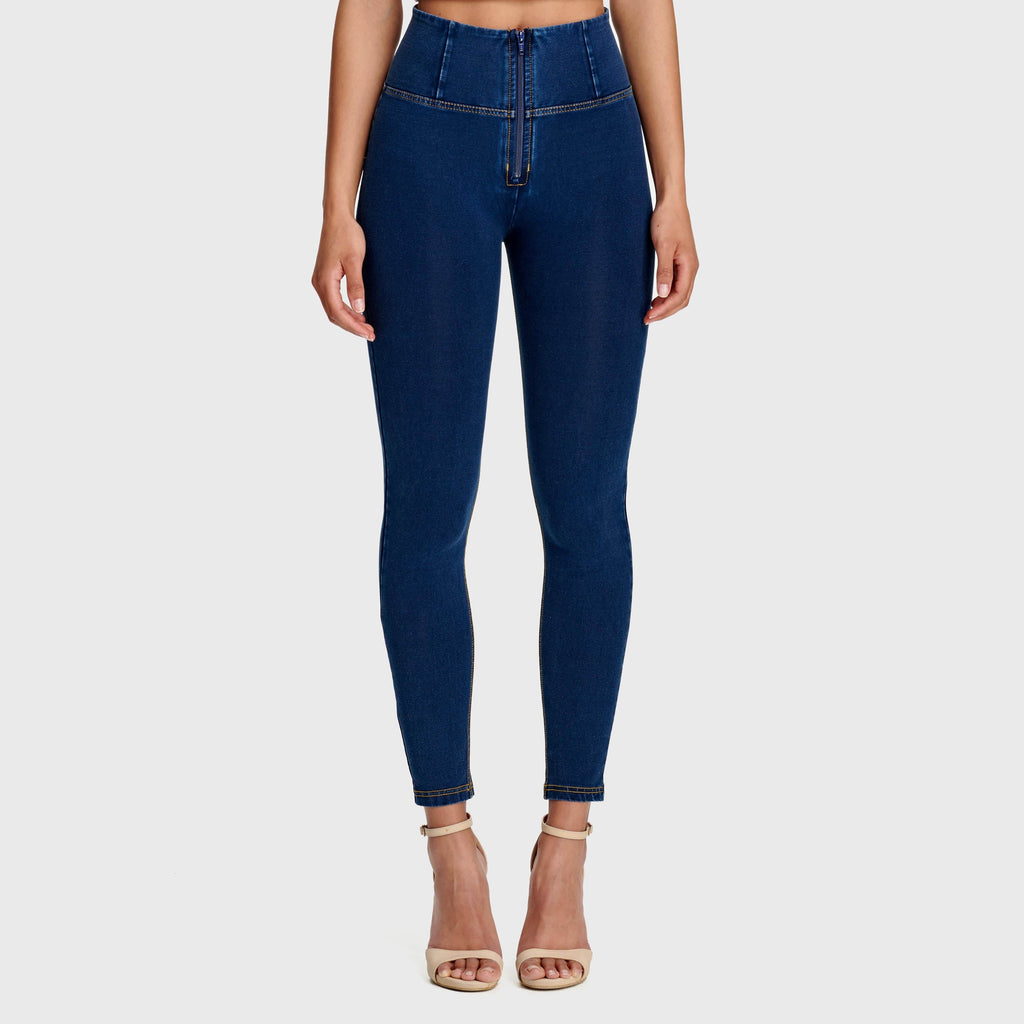 بنطال جينز WR.UP® - خصر مرتفع - طول 7/8 - أزرق داكن مع خياطة صفراء