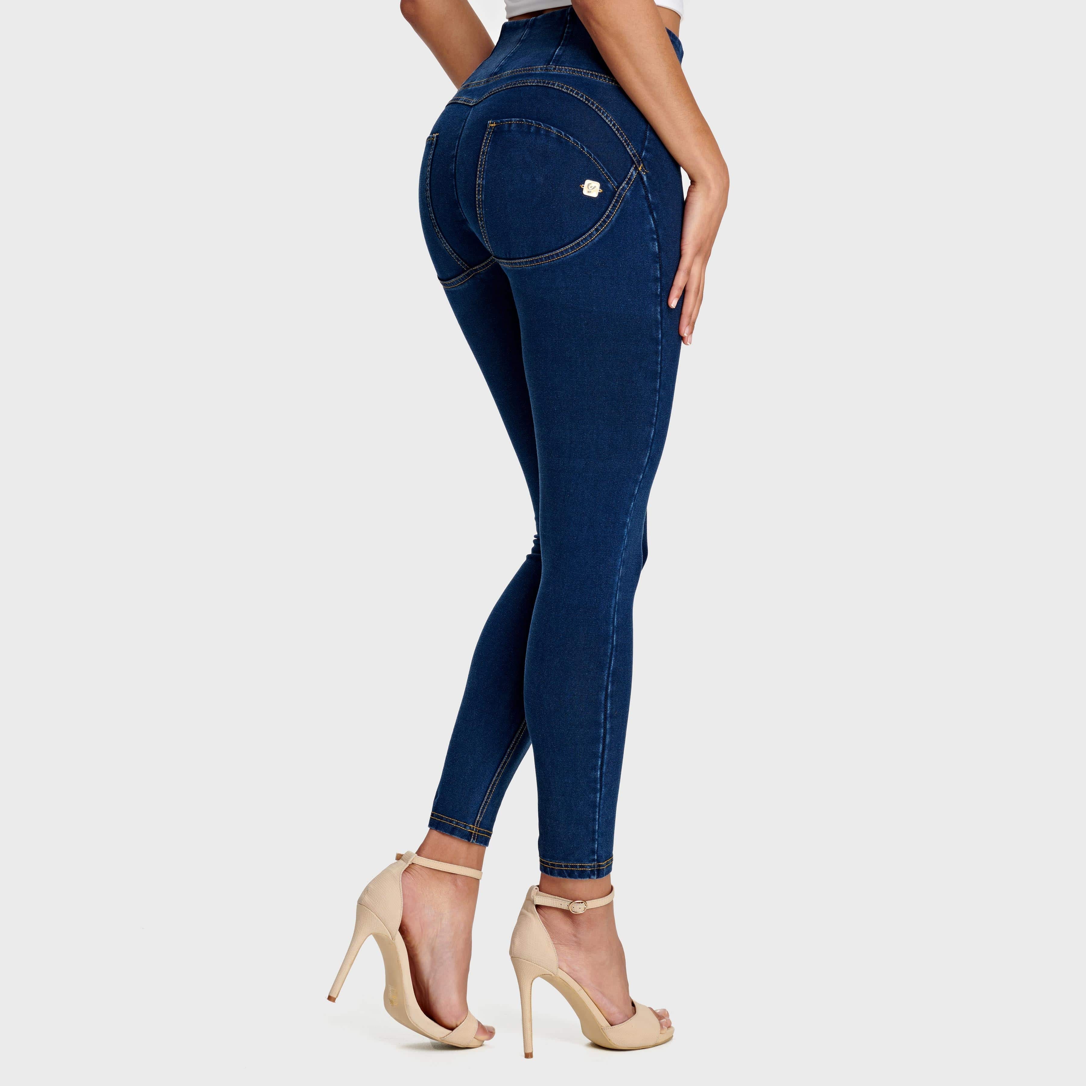 بنطال جينز WR.UP® - خصر مرتفع - طول 7/8 - أزرق داكن مع خياطة صفراء