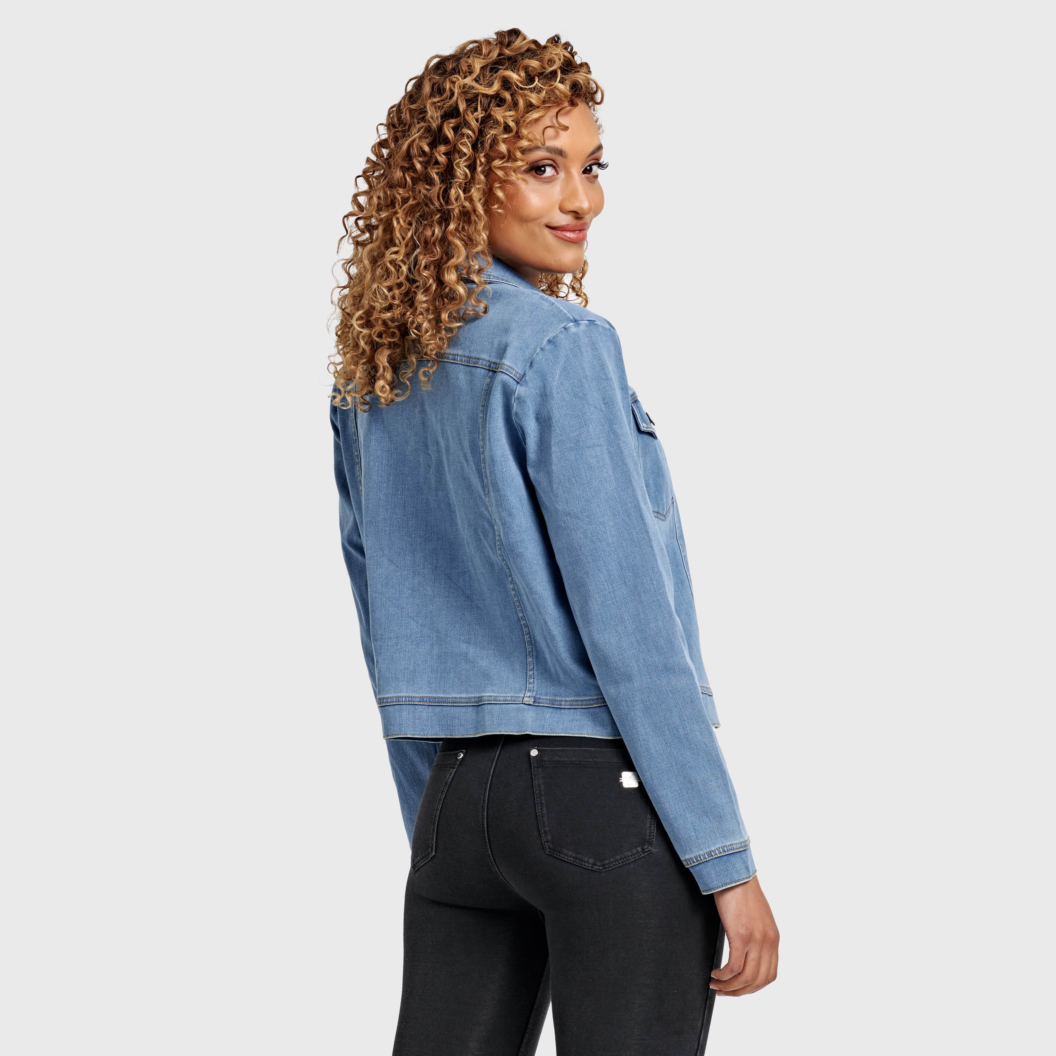 جاكيت جينز - أزرق فاتح + خياطة صفراء