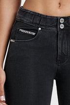 جينز ناو® - خصر مرتفع - تصميم واسع من الأسفل - أسود مع خياطة سوداء 