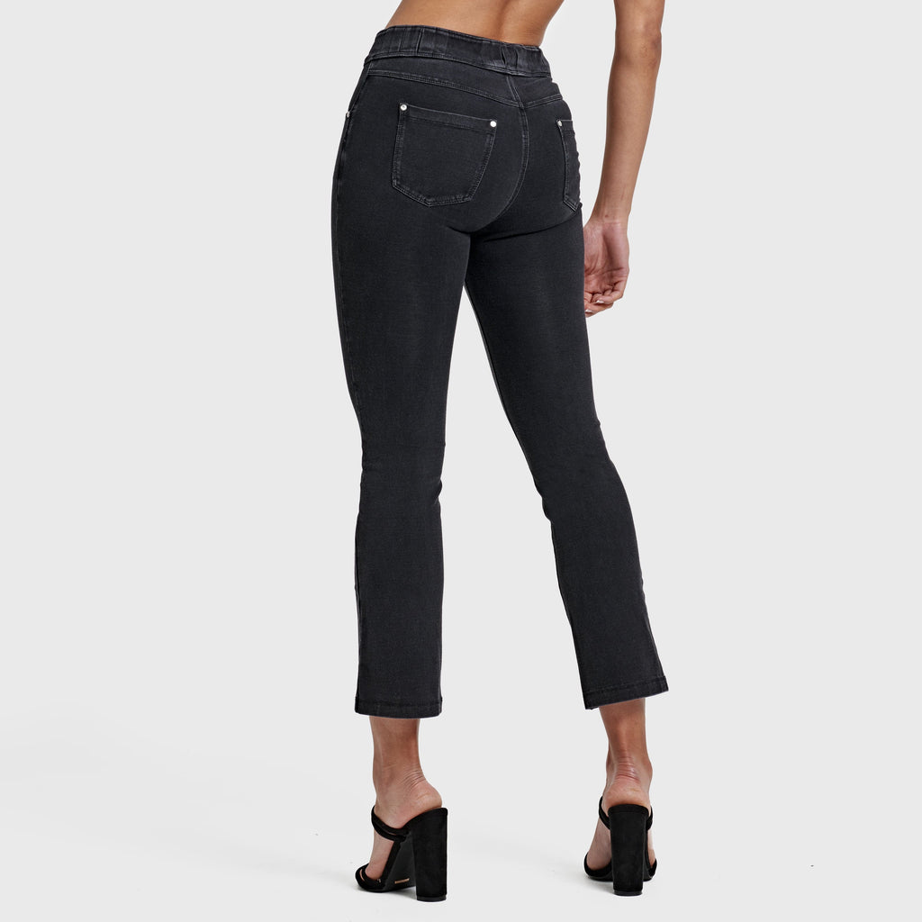جينز ناو® - خصر مرتفع - تصميم واسع من الأسفل - أسود مع خياطة سوداء 