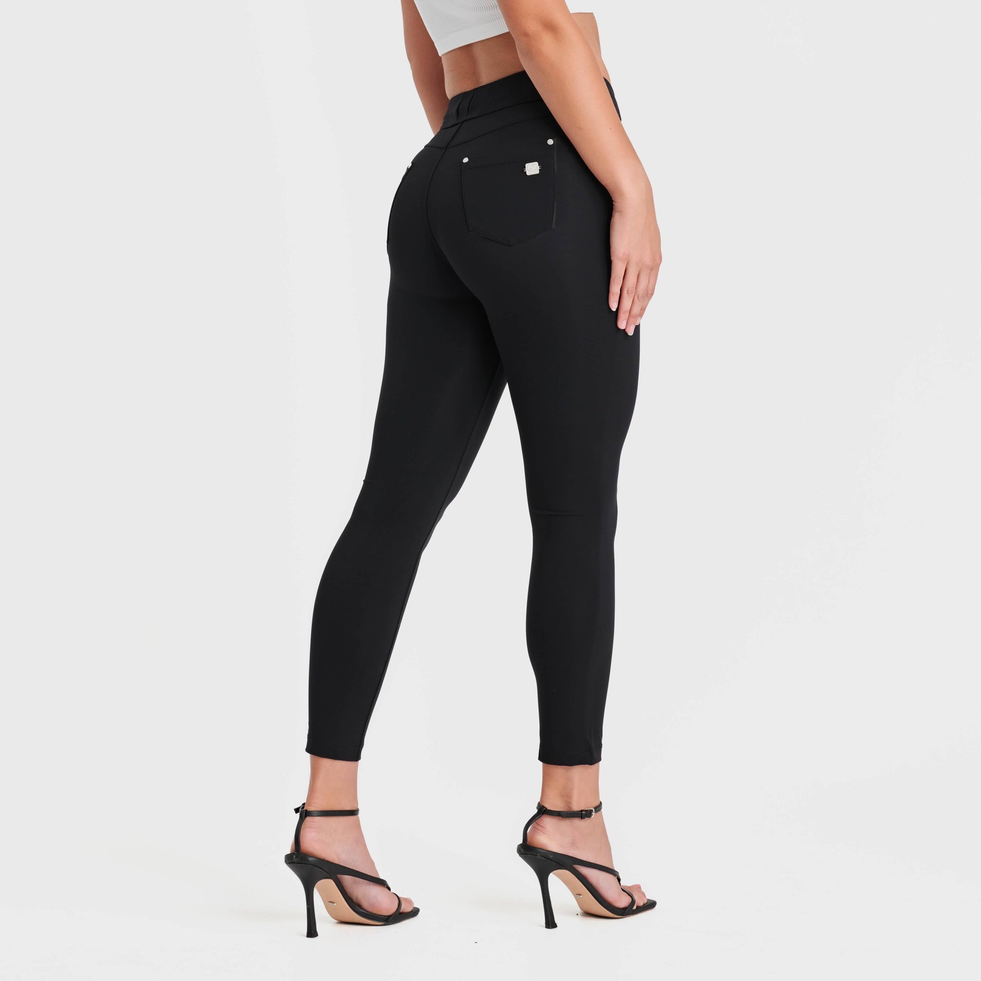 N.O.W.® Diwo Pro - High Waisted - 7/8 Length - Black