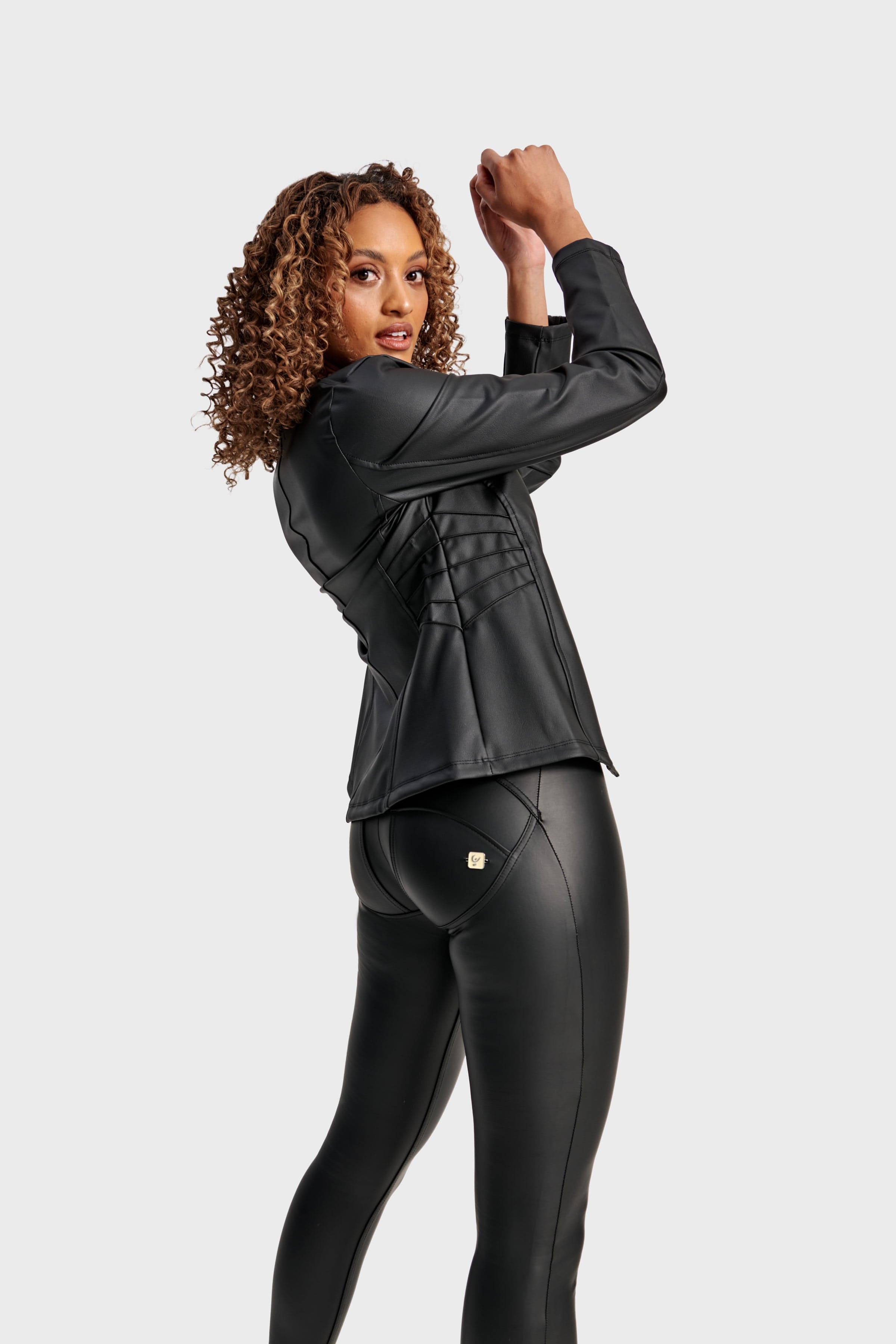 جاكيت من الجلد الصناعي - أسود