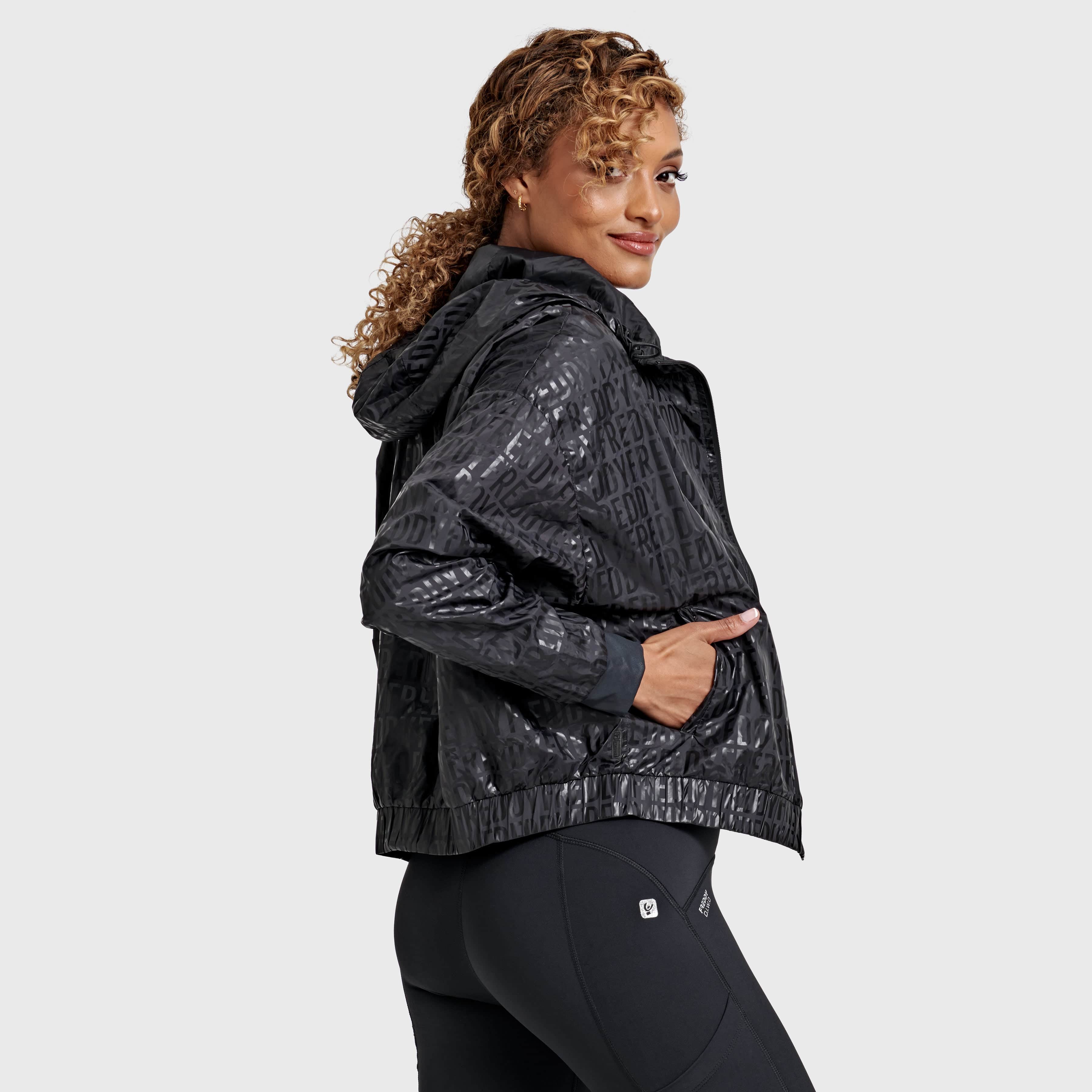 جاكيت رياضي بطبعة فريدي - أسود