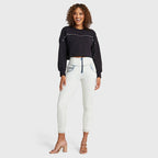 كنزة قصيرة - سوداء مزينة بدبابيس معدنية