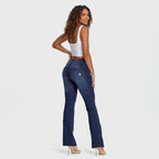 جينز WR.UP® - خصر مرتفع - تصميم واسع من الأسفل - أزرق داكن مع خياطة صفراء