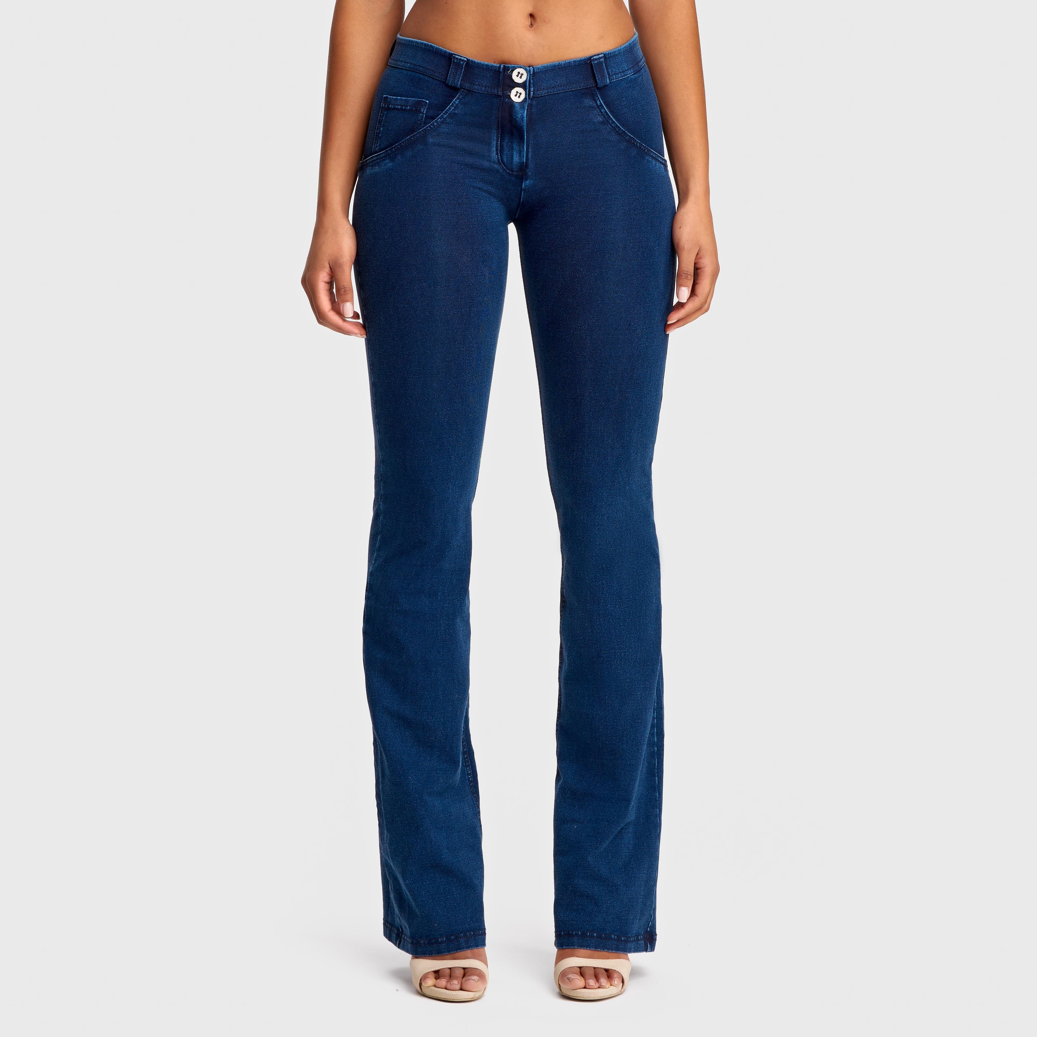 جينز WR.UP® - خصر متوسط ​​الارتفاع - أرجل واسعة من الأسفل - أزرق داكن مع خياطة زرقاء