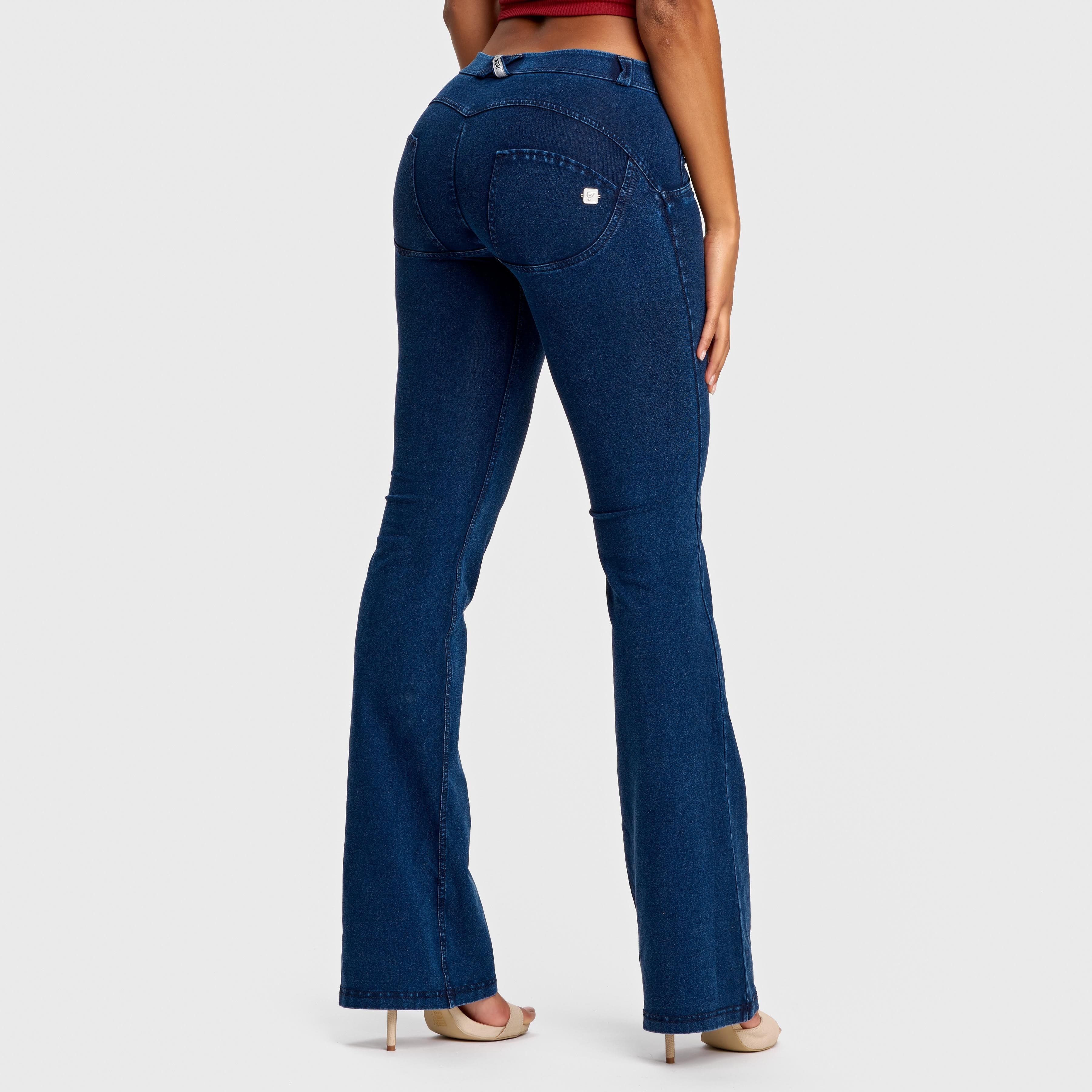 جينز WR.UP® - خصر متوسط ​​الارتفاع - أرجل واسعة من الأسفل - أزرق داكن مع خياطة زرقاء