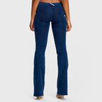 جينز WR.UP® - خصر متوسط ​​الارتفاع - أرجل واسعة من الأسفل - أزرق داكن مع خياطة زرقاء