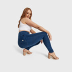 بنطال جينز WR.UP® Curvy - بسحاب وخصر عالٍ - طول كامل - أزرق داكن مع خياطة زرقاء