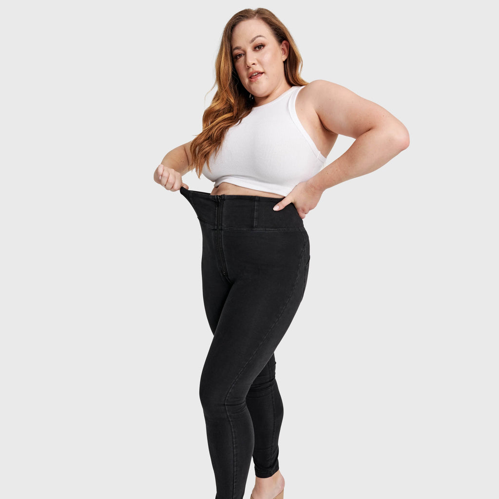 بنطال جينز WR.UP® Curvy - بسحاب وخصر عالٍ - طول كامل - أسود مع خياطة سوداء
