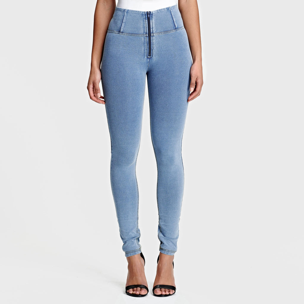 جينز WR.UP® - خصر مرتفع - طول كامل - أزرق فاتح + خياطة صفراء