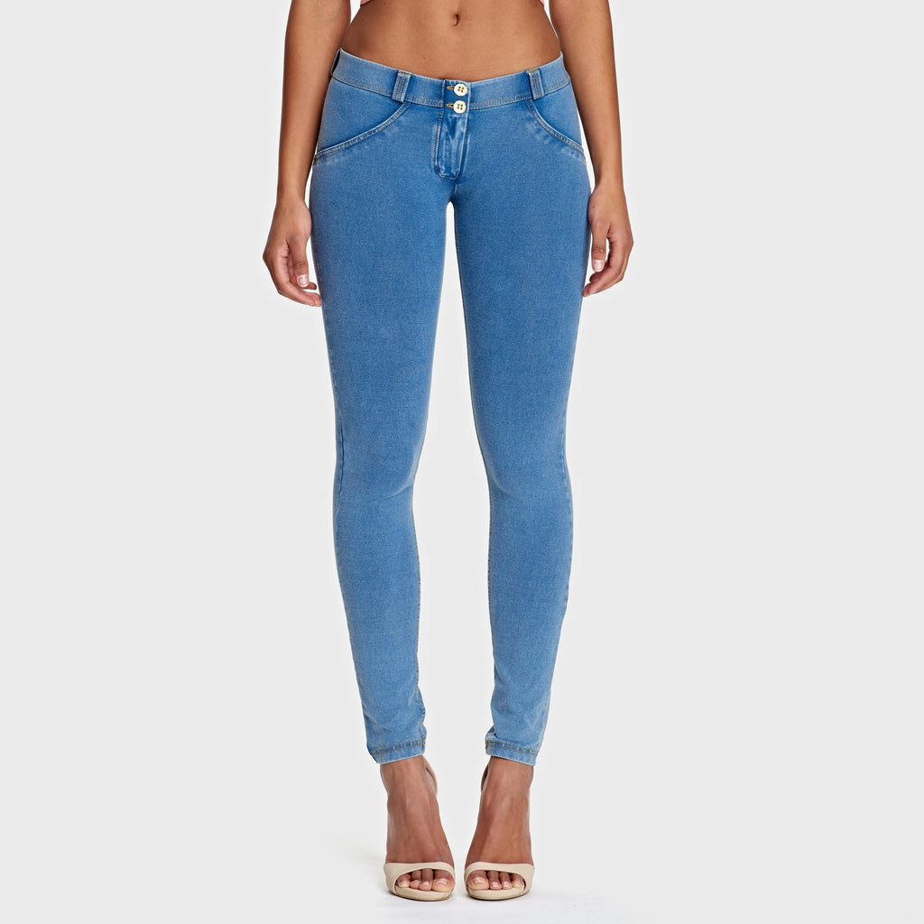 جينز WR.UP® - خصر منخفض - طول كامل - أزرق فاتح + خياطة صفراء 