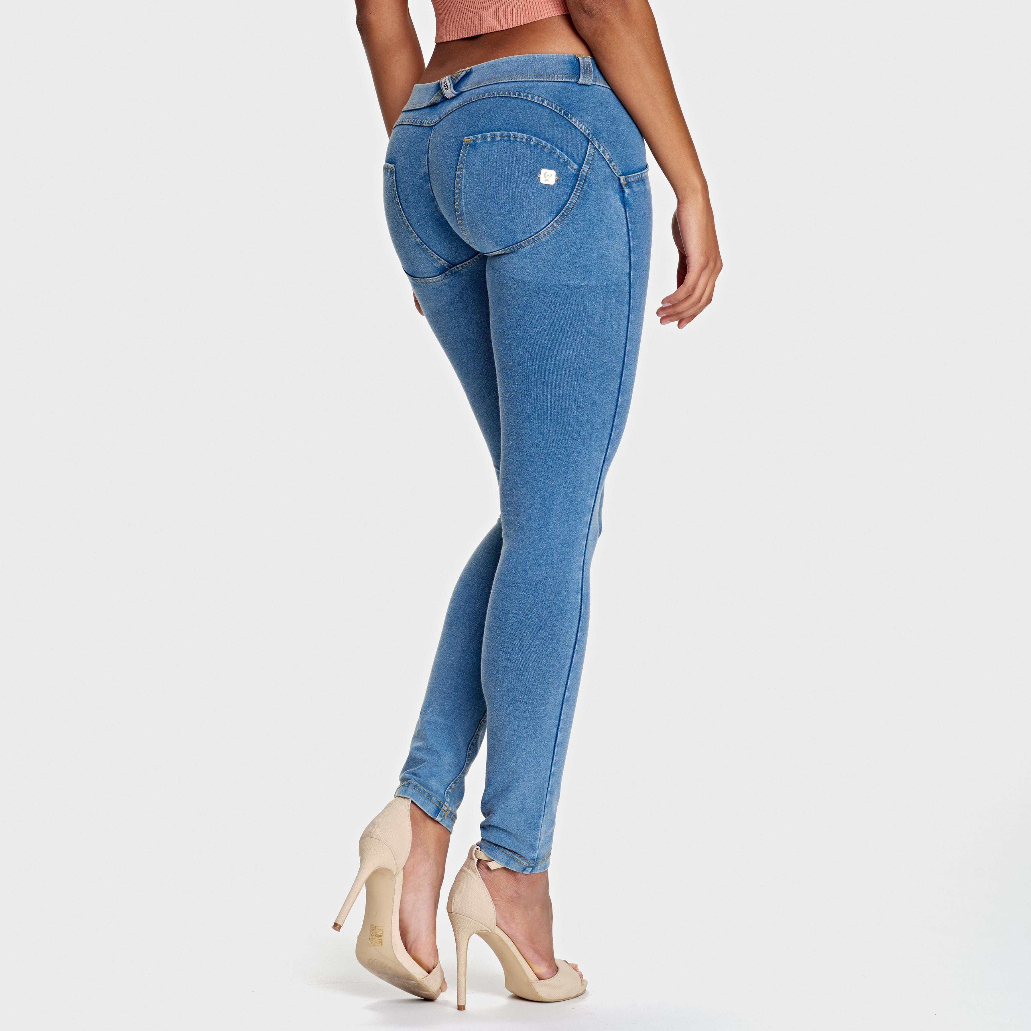 جينز WR.UP® - خصر منخفض - طول كامل - أزرق فاتح + خياطة صفراء 