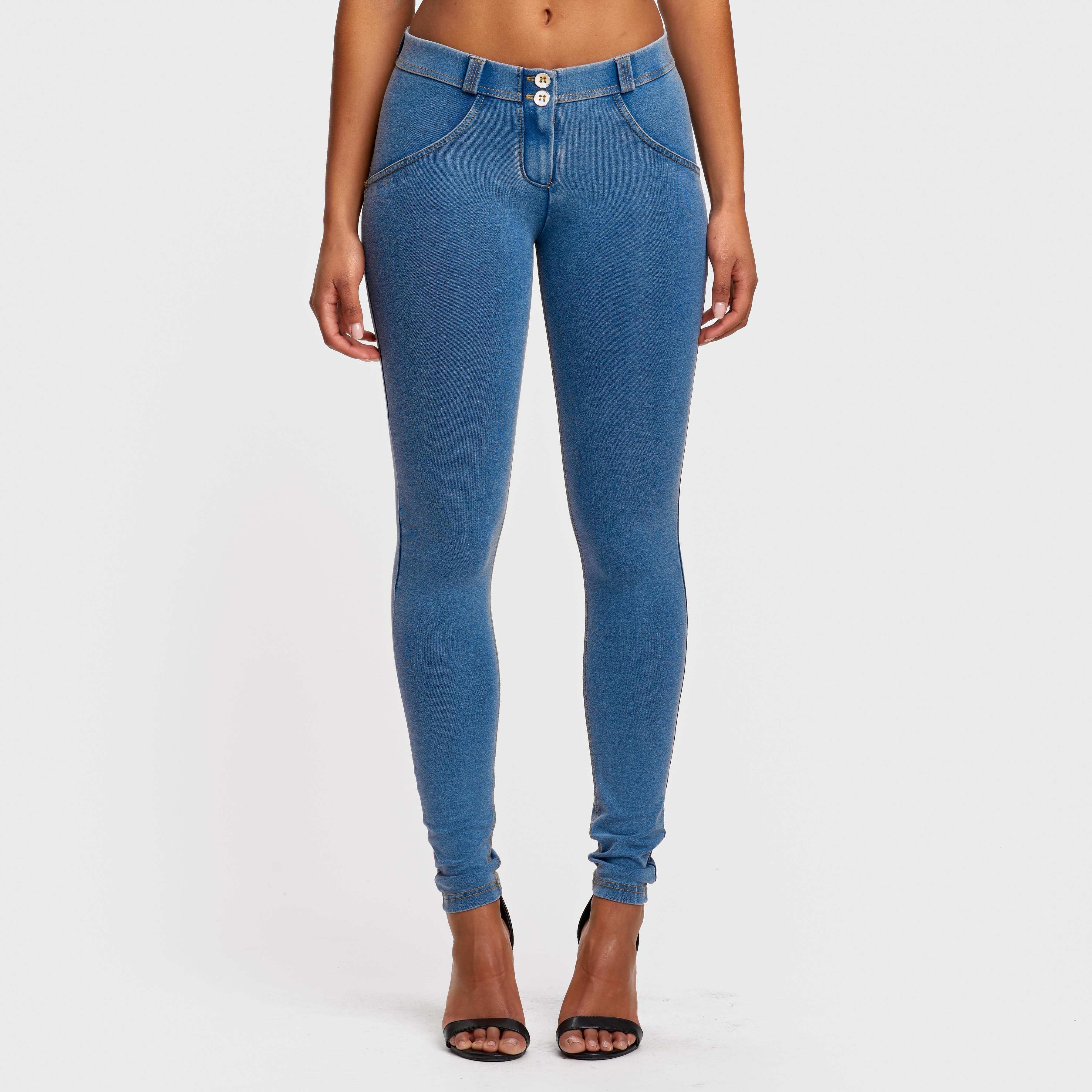 جينز WR.UP® - خصر متوسط ​​الارتفاع - طول كامل - أزرق فاتح + خياطة صفراء