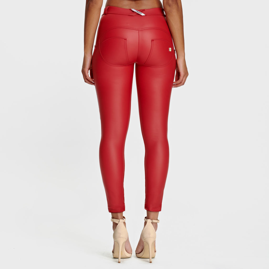 بنطال جينز WR.UP® من الجلد الصناعي - خصر متوسط ​​الارتفاع - طول 7/8 - أحمر