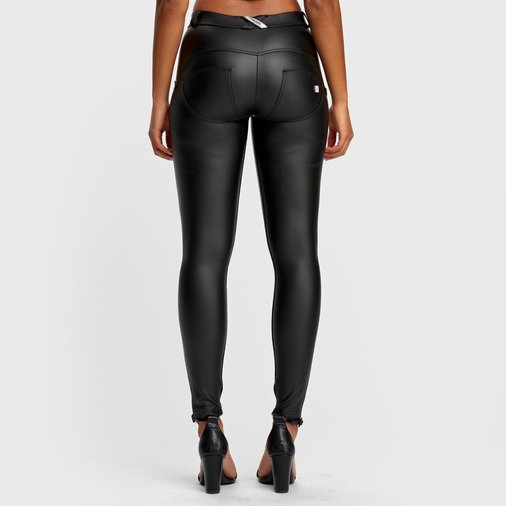 WR.UP® جلد صناعي - خصر متوسط ​​الارتفاع - طول كامل - أسود 