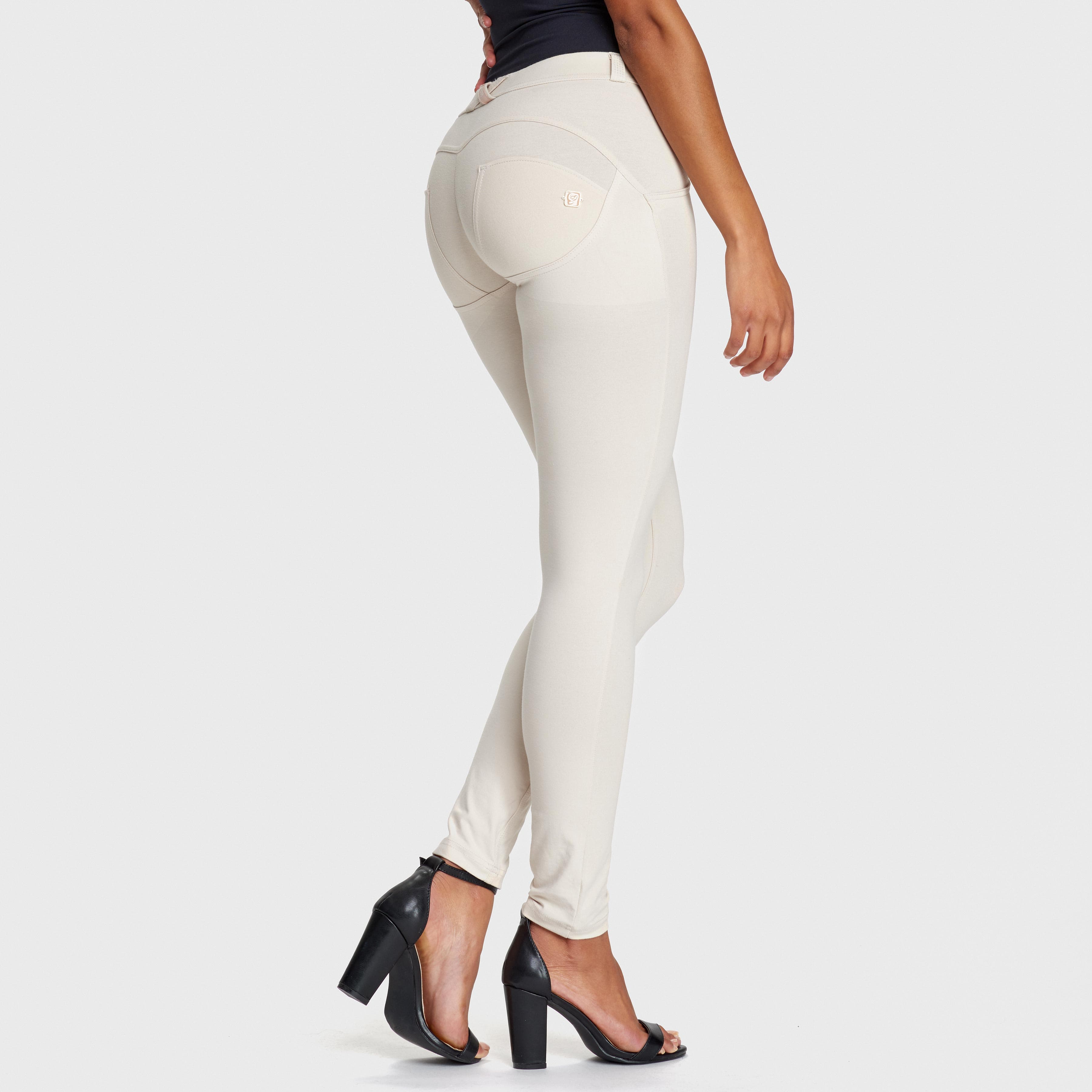 WR.UP® أزياء - خصر متوسط ​​الارتفاع - طول كامل - بيج فاتح