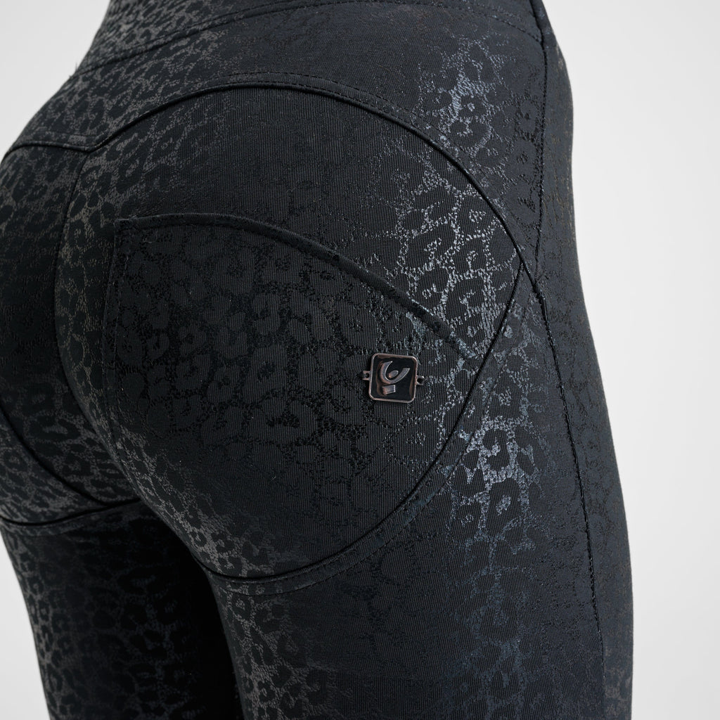 WR.UP® بنقشة النمر - خصر مرتفع للغاية - طول كامل - أسود