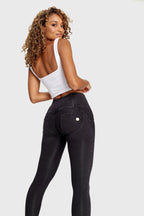 بنطال جينز WR.UP® - بثلاثة أزرار وخصر عالٍ - طول 7/8 - أسود مع خياطة سوداء