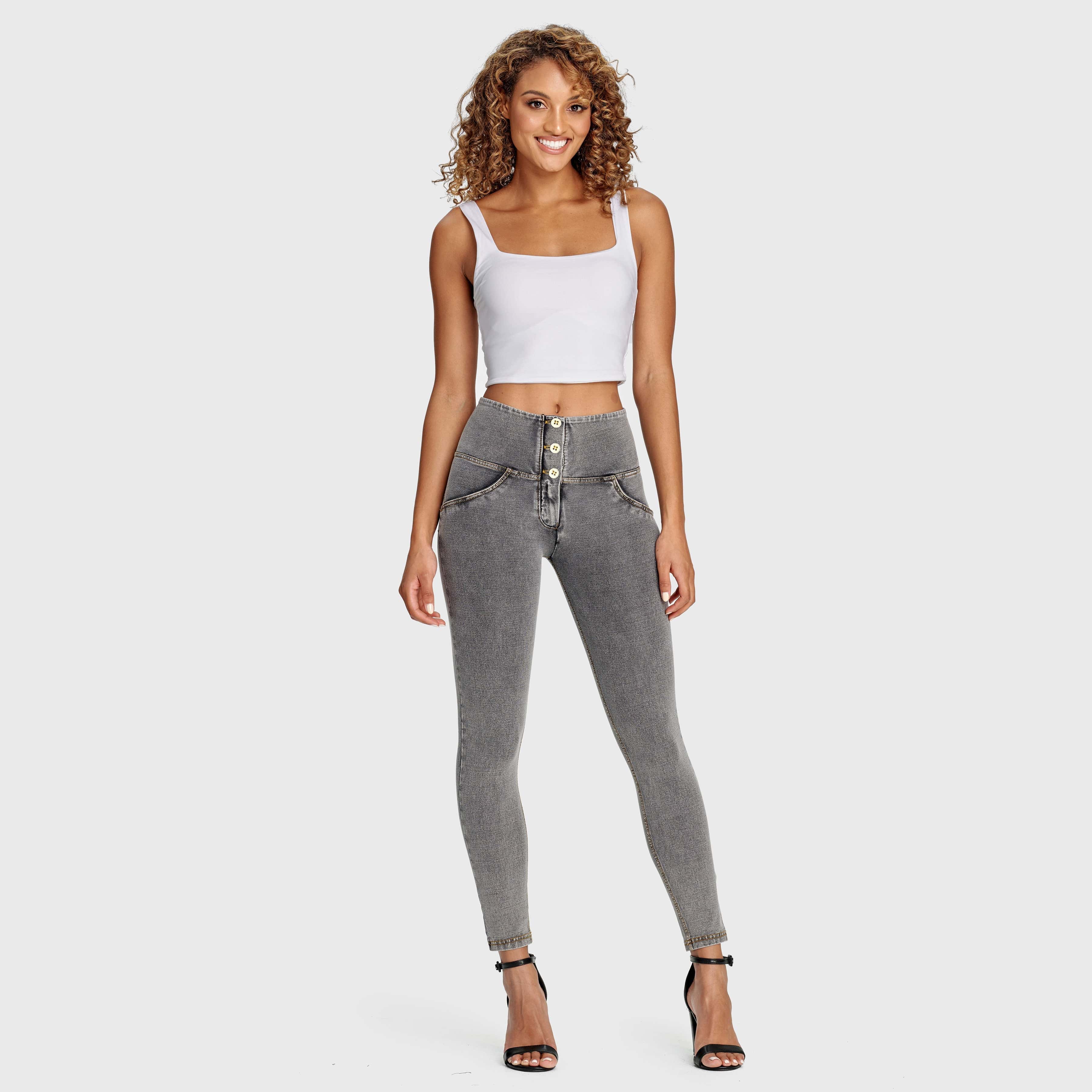 بنطال جينز WR.UP® - بثلاثة أزرار وخصر عالٍ - طول 7/8 - رمادي مع خياطة صفراء