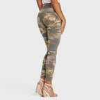 بنطال WR.UP® عصري بثلاثة أزرار - خصر مرتفع - طول 7/8 - بنقشة التمويه الرملي 