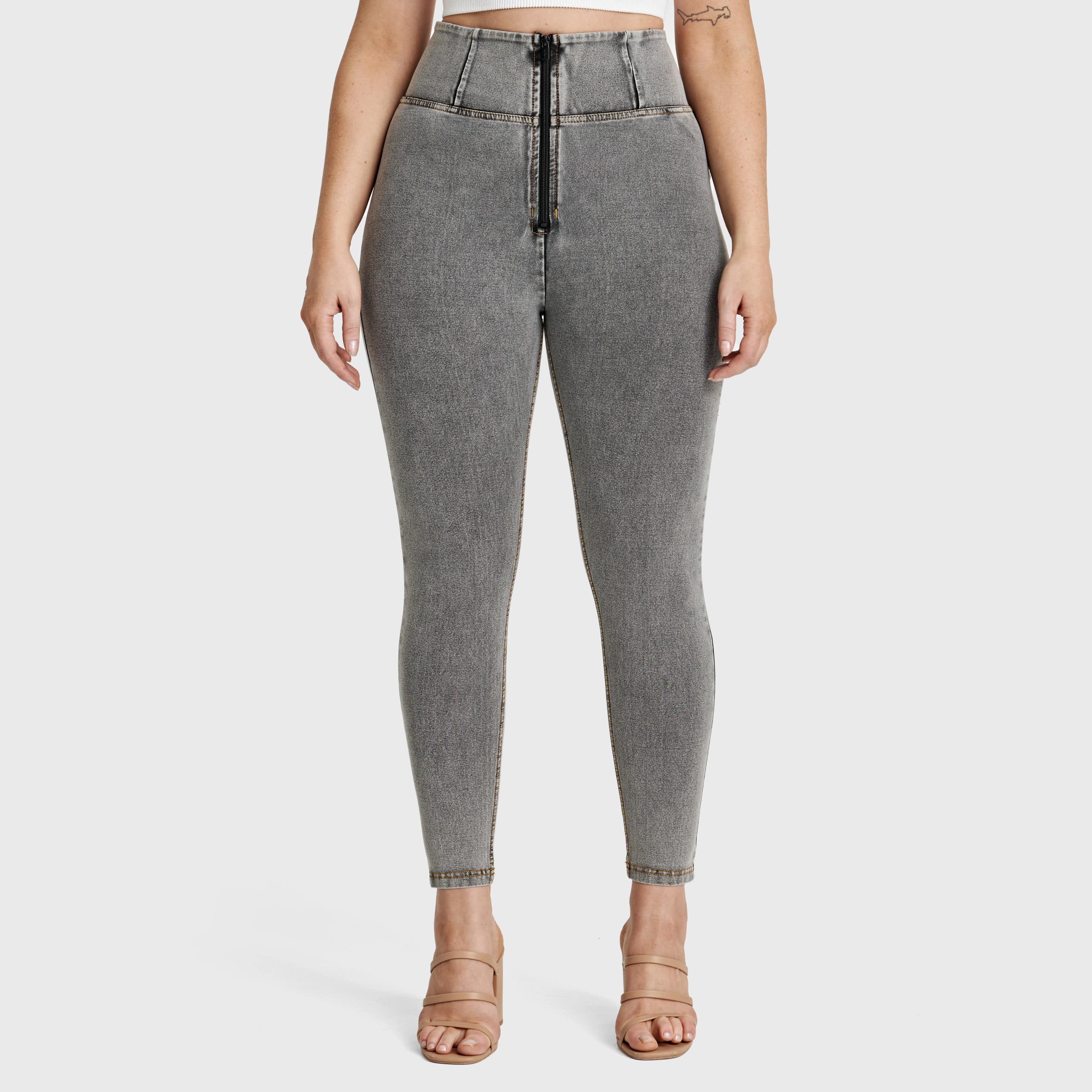 بنطال جينز WR.UP® Curvy - بسحاب وخصر عالٍ - طول 7/8 - رمادي مع خياطة صفراء