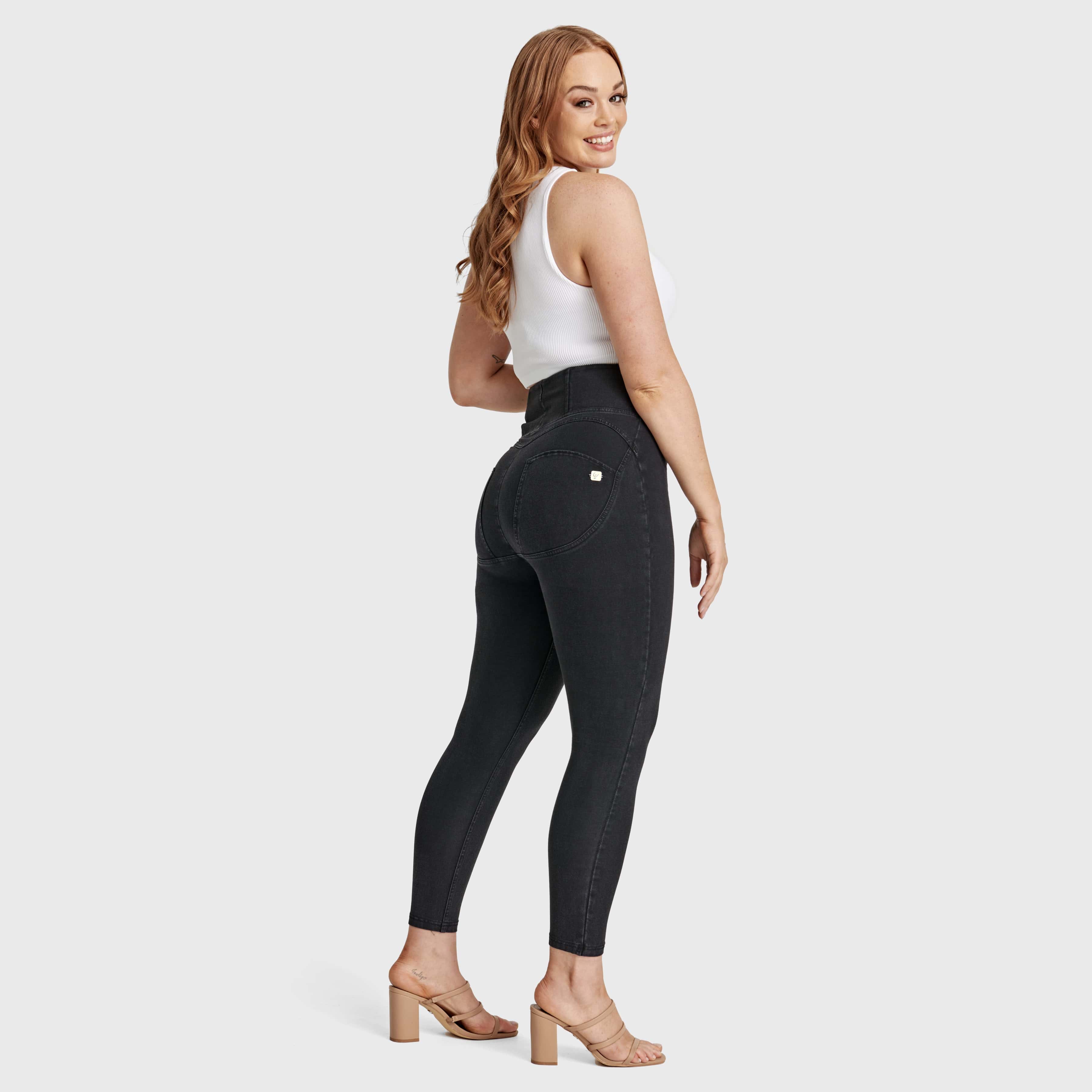 WR.UP® Curvy Denim - Zip High Waisted - 7/8 Length - Black + Black Stitching