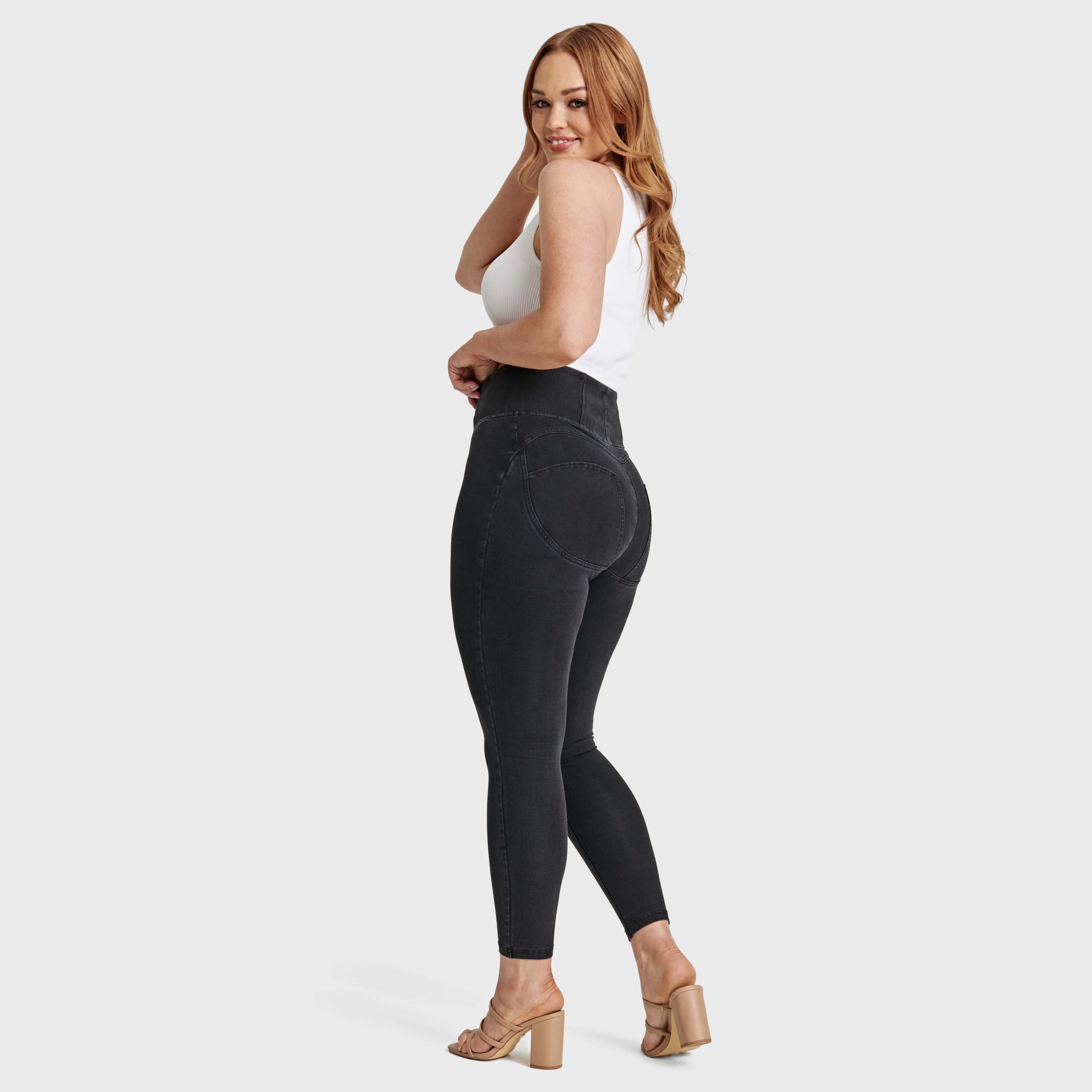 WR.UP® Curvy Denim - Zip High Waisted - 7/8 Length - Black + Black Stitching