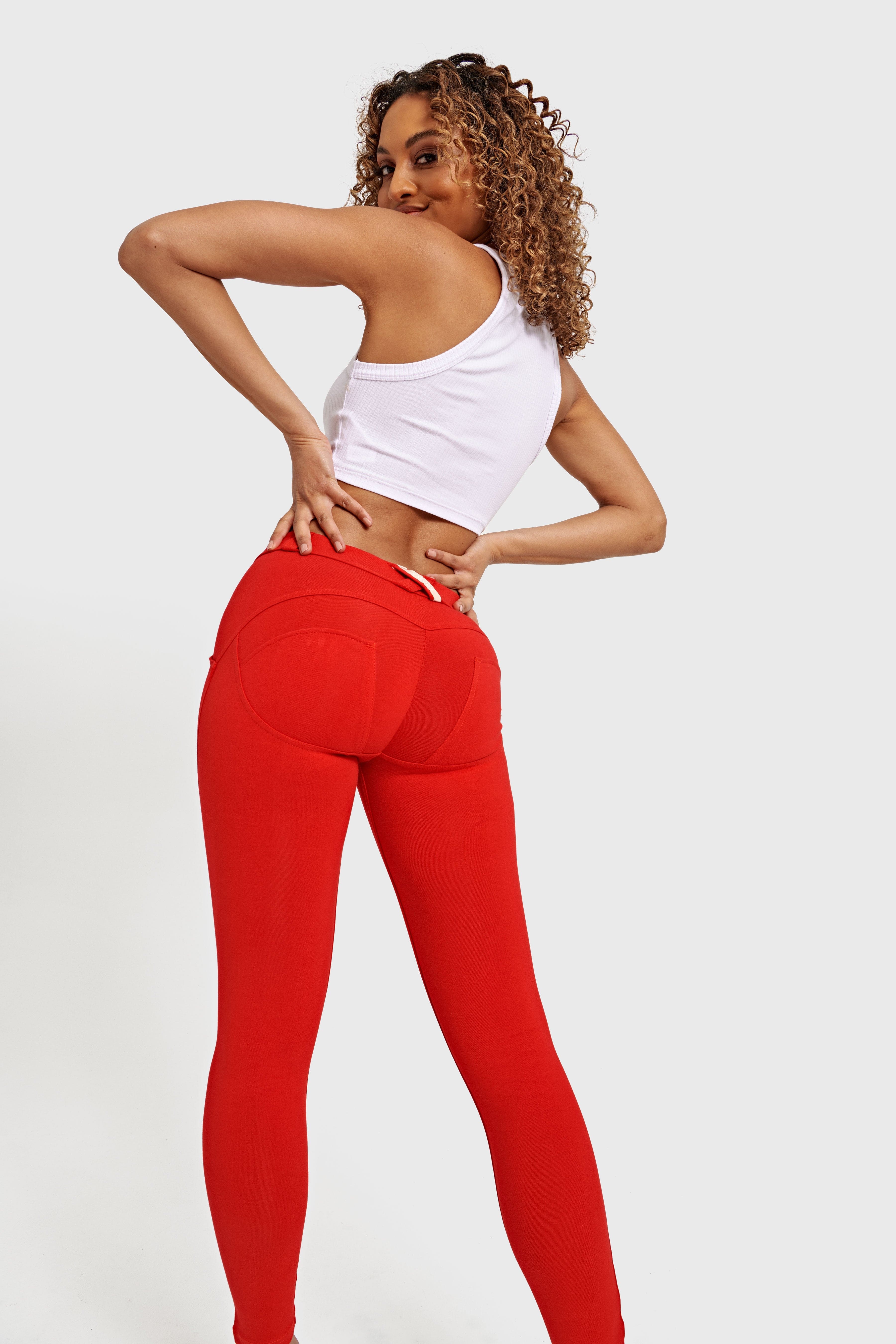 WR.UP® أزياء - خصر متوسط ​​الارتفاع - طول 7/8 - أحمر