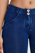 بنطال جينز WR.UP® - خصر متوسط ​​الارتفاع - طول 7/8 - أزرق داكن مع خياطة زرقاء