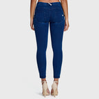 بنطال جينز WR.UP® - خصر متوسط ​​الارتفاع - طول 7/8 - أزرق داكن مع خياطة زرقاء