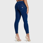 بنطال جينز WR.UP® - خصر متوسط ​​الارتفاع - طول 7/8 - أزرق داكن مع خياطة صفراء