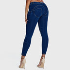 بنطال جينز WR.UP® - خصر متوسط ​​الارتفاع - طول 7/8 - أزرق داكن مع خياطة صفراء