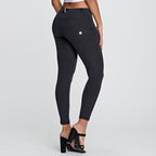 بنطال جينز WR.UP® - خصر متوسط ​​الارتفاع - طول 7/8 - أسود مع خياطة سوداء