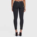 بنطال جينز WR.UP® - خصر متوسط ​​الارتفاع - طول 7/8 - أسود مع خياطة سوداء